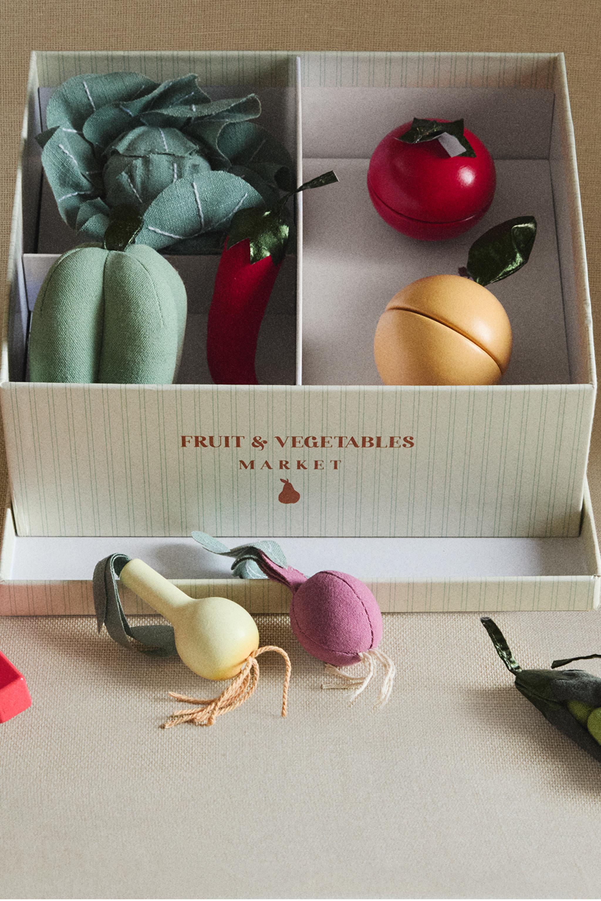 CHILDREN'S TOY FRUIT AND VEGETABLE SET